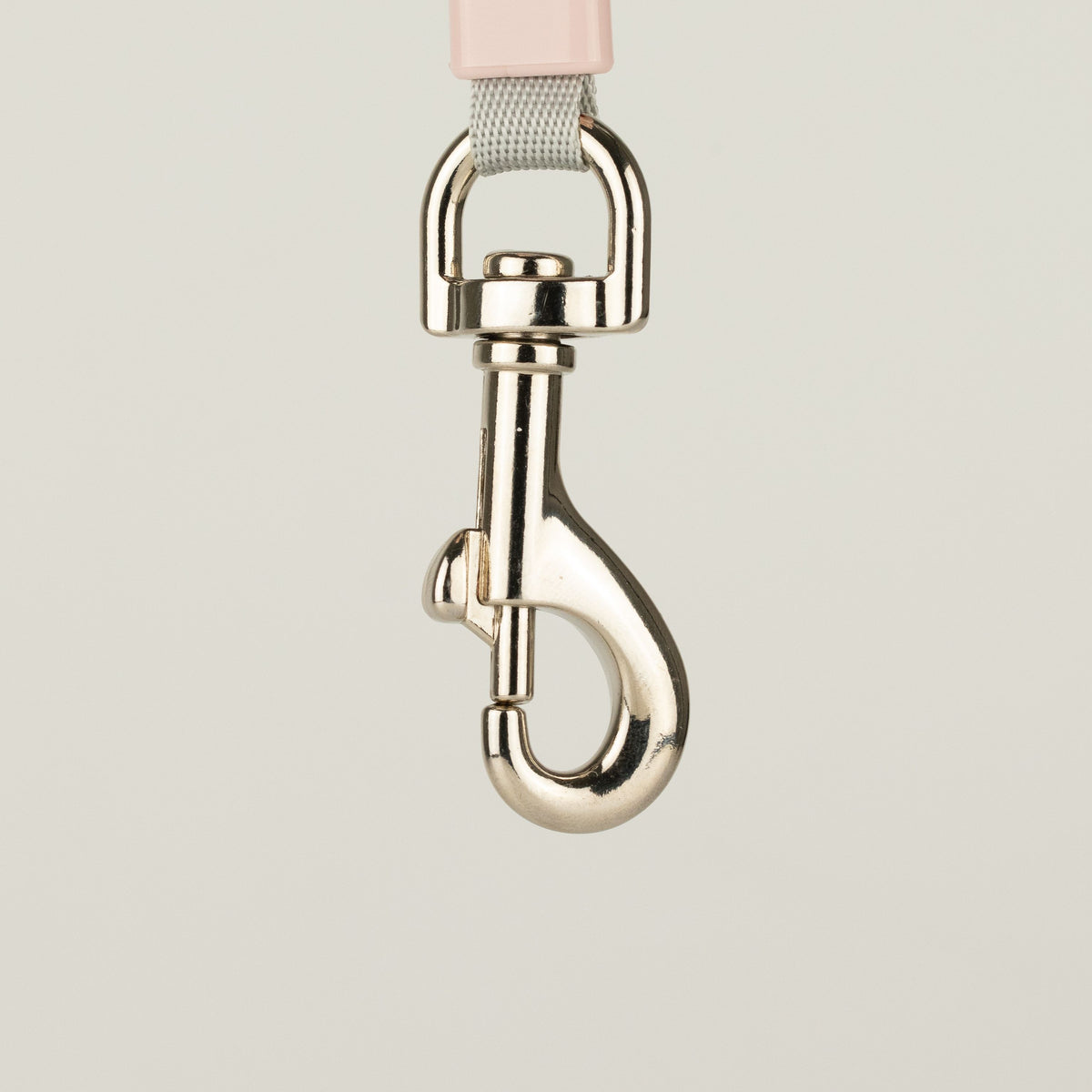 Close-up of the metal clip and lead webbing