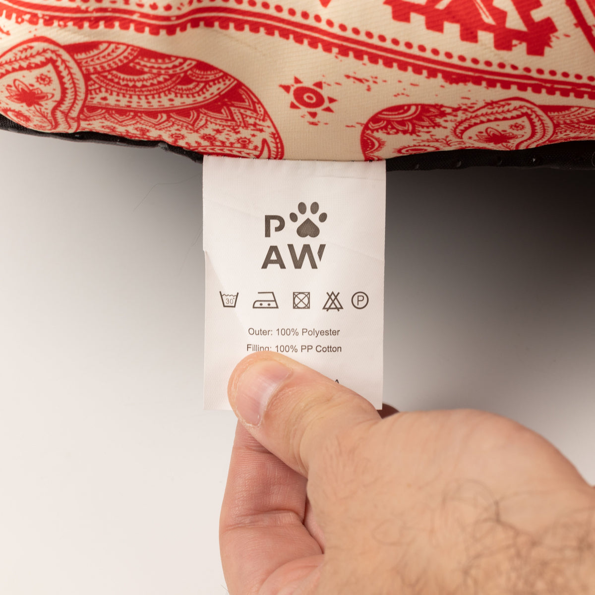 Care label showing the bed's outer and filling