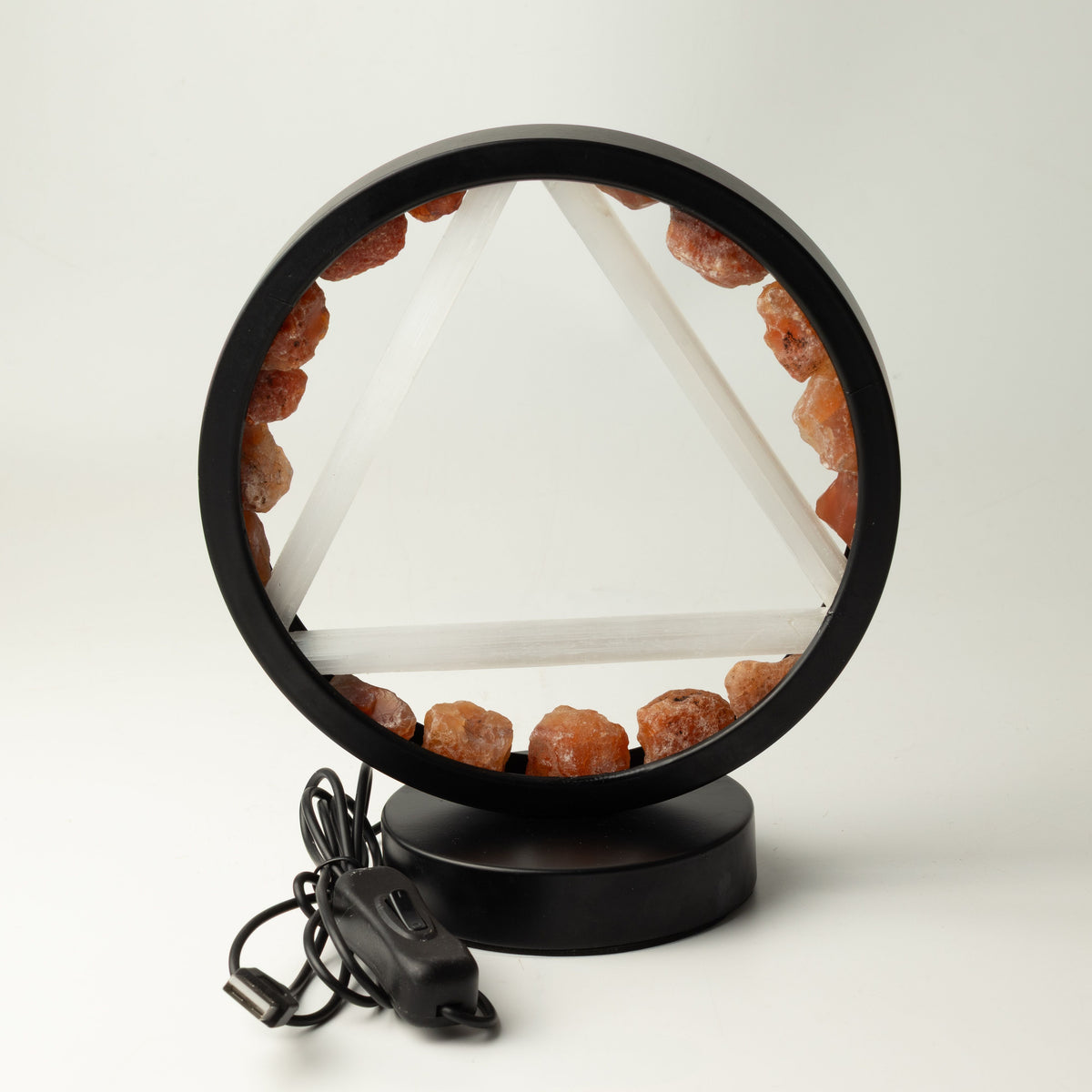 Front view of the lamp with its cable and inline switch