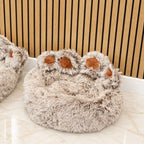 Closer view of the paw-shaped bed and its raised toes