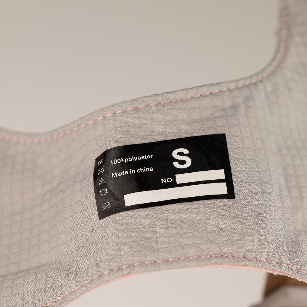 Close-up of the harness lining label