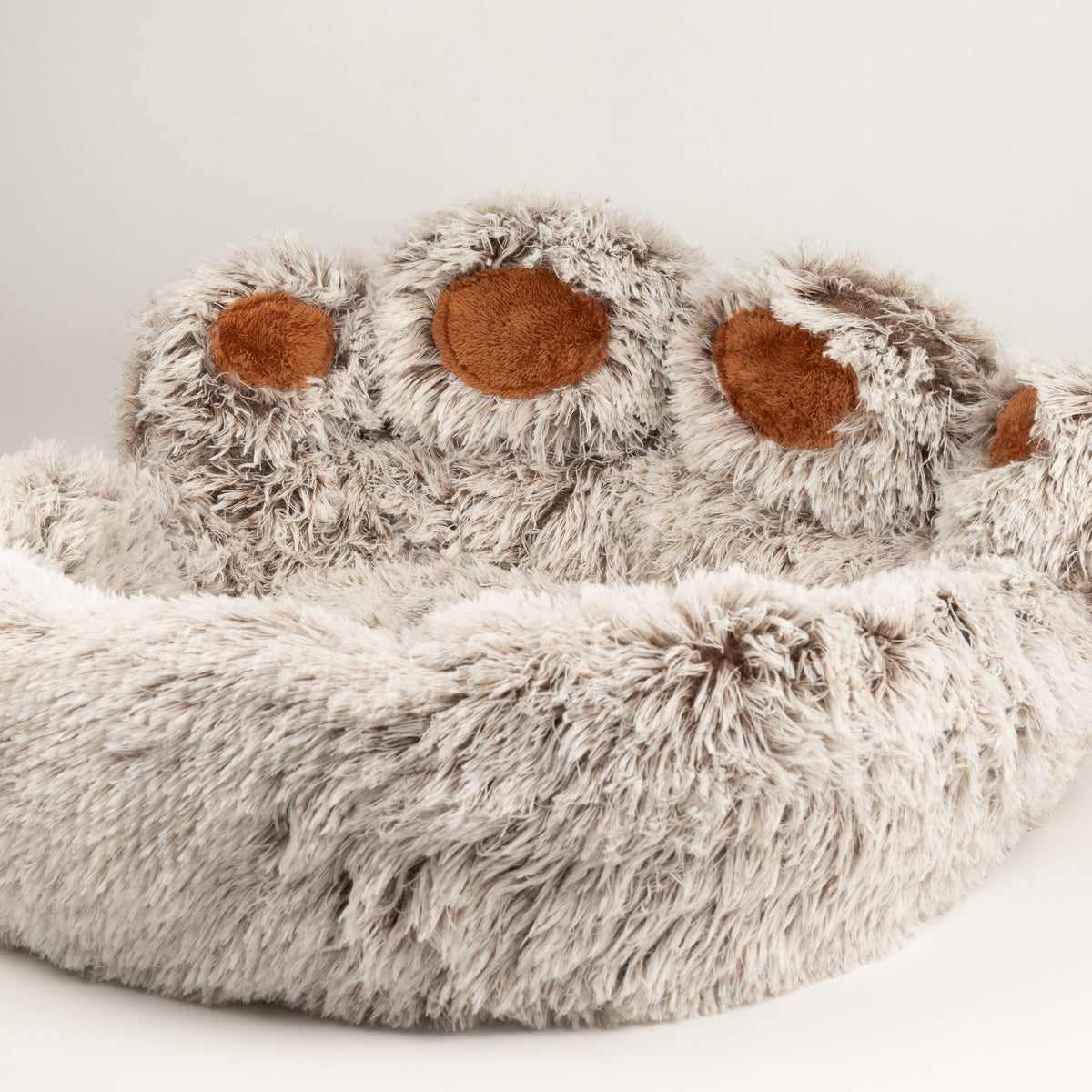 Close view of the bed’s raised toes and plush edge