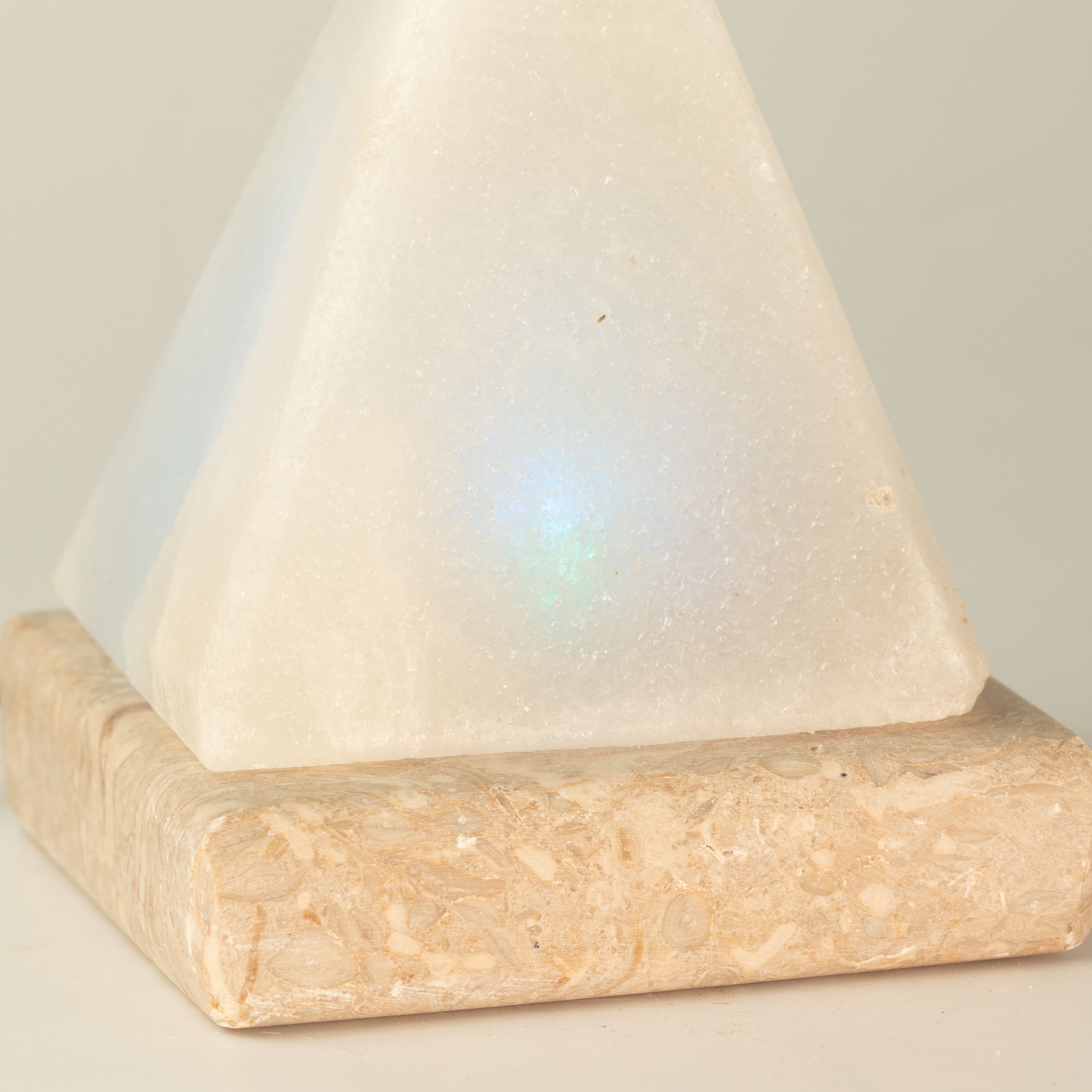 Quality USB Pyramid WHITE Salt Lamp - 9 cm (multi)